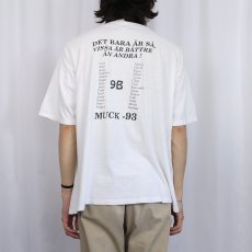 画像4: 90's "VARJE DAG FODS EN NY LARARE ANVAND KONDOM" エロプリントTシャツ XL (4)