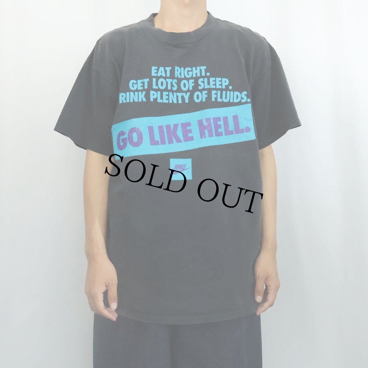 画像2: 90's NIKE 銀タグ USA製 "GO LIKE HELL" プリントTシャツ BLACK XXL (2)