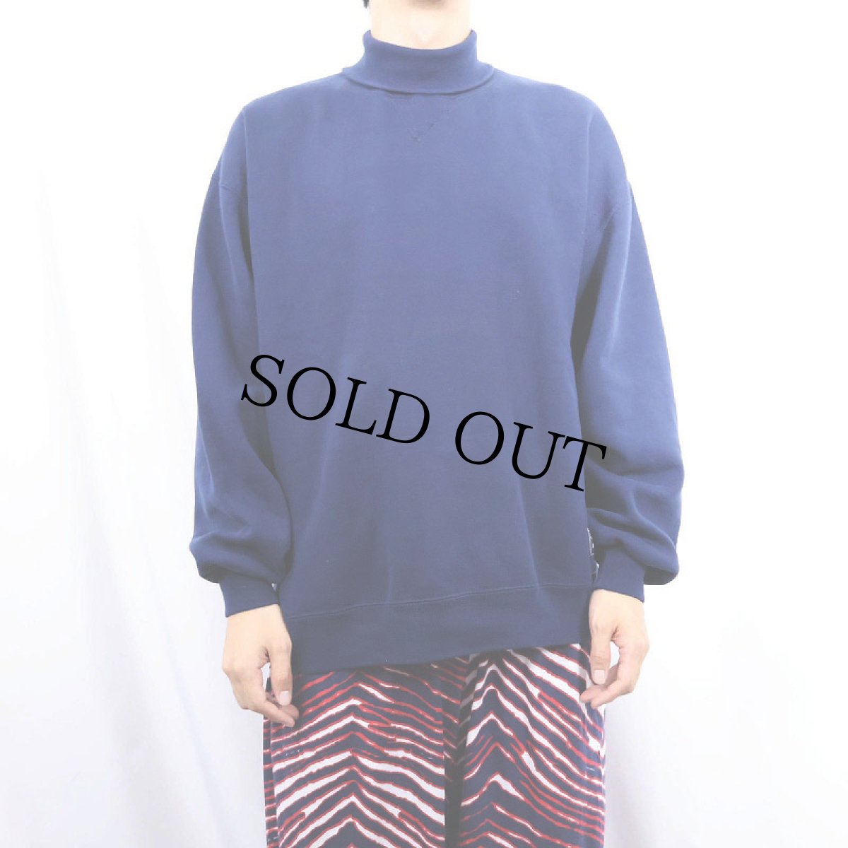 画像2: 90's RUSSELL ATHLETIC USA製 前V タートルネック 無地スウェット NAVY XL (2)