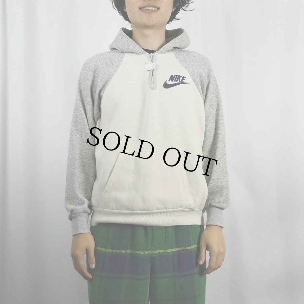 画像2: 70's NIKE USA製 オレンジタグ ロゴプリント ハーフジップ ラグランスウェットフーディ L (2)