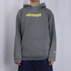 画像2: Almost Skateboards USA製 ロゴプリント スウェットフーディ M (2)