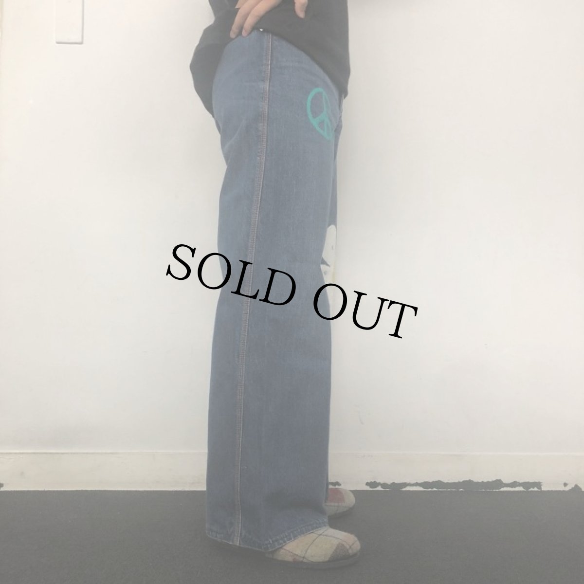 画像3: "ピースマーク×フラワー" バックルバック デニムフレアパンツ W28 (3)