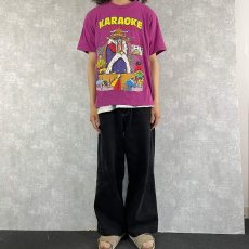 画像2: 90's KARAOKE KING イラストプリントシュールTシャツ L (2)