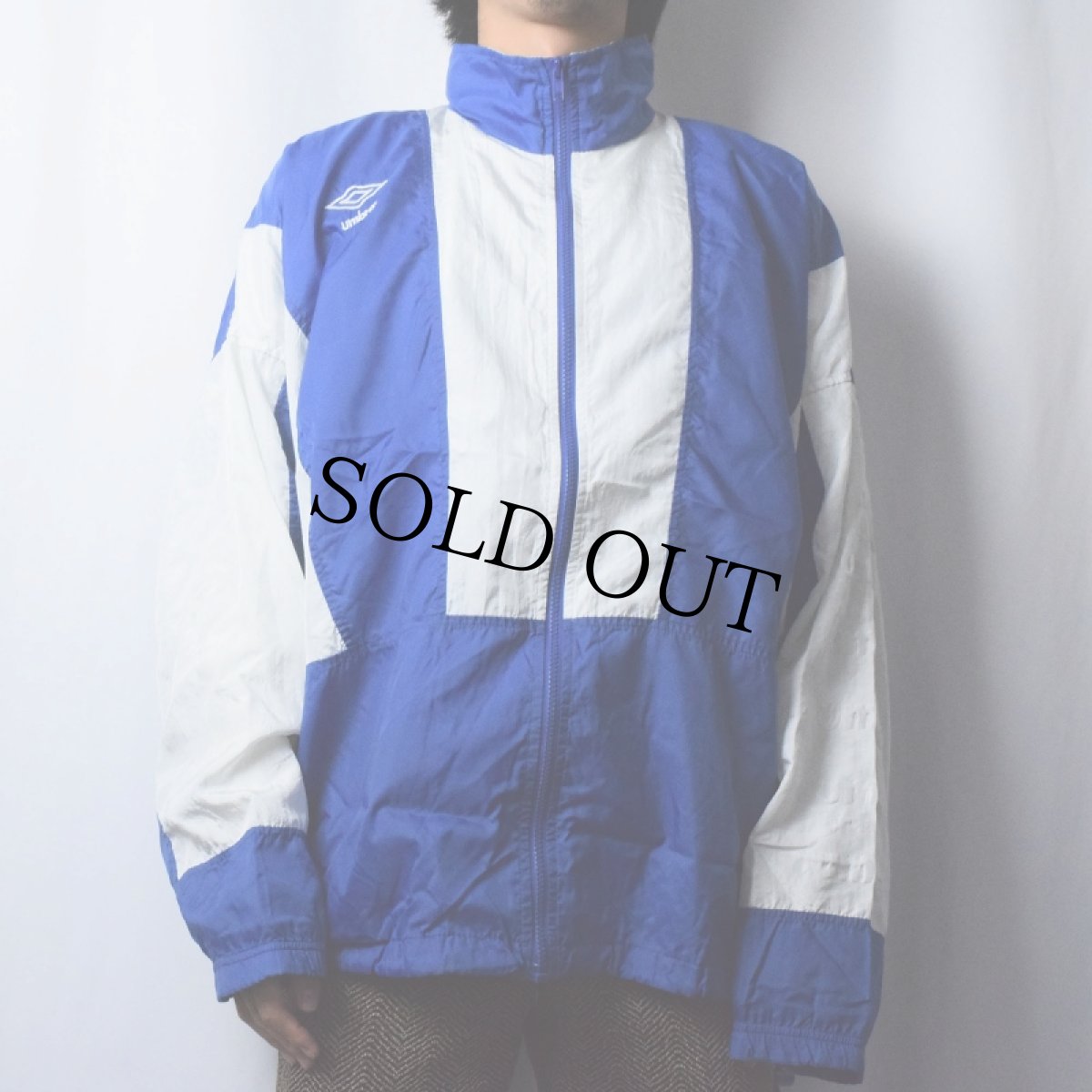 画像2: 90's UMBRO ロゴ刺繍 切り替えデザイン ナイロンジップジャケット XL (2)