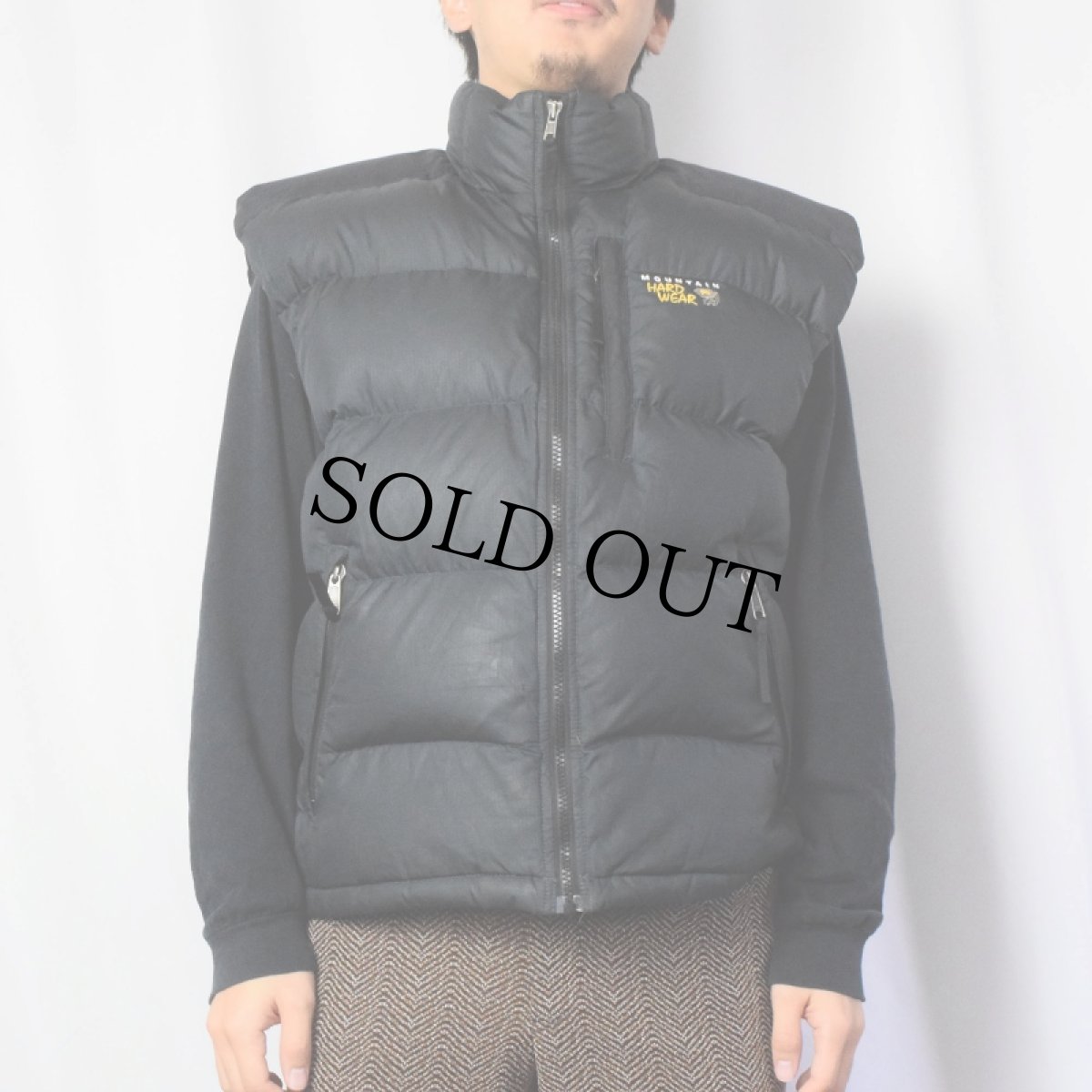 画像2: MOUNTAIN HARD WEAR ロゴ刺繍 ダウンベスト BLACK M (2)