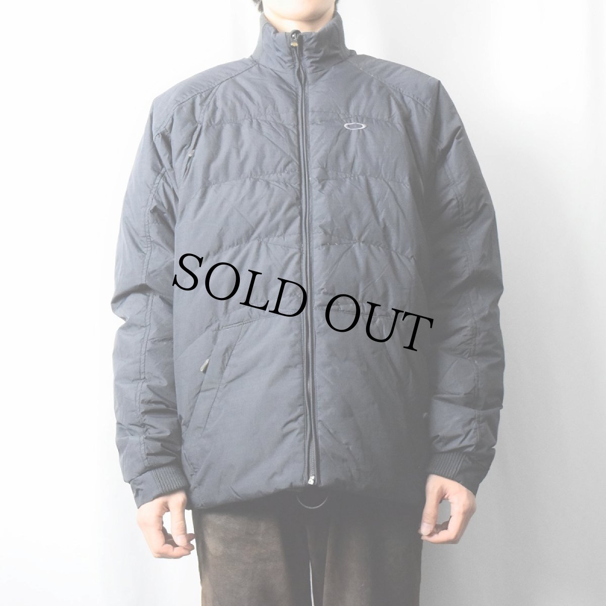 画像2: 2000's OAKLEY ロゴ刺繍 ナイロンダウンジャケット BLACK XL (2)