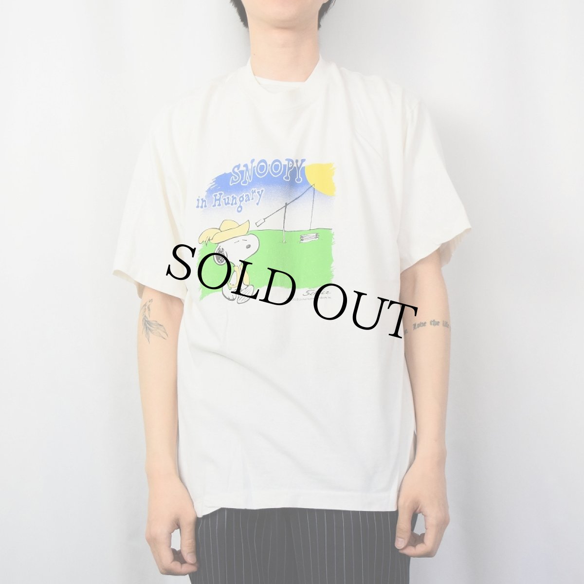 画像2: PEANUTS SNOOPY "SNOOPY in Hungary" キャラクタープリントTシャツ XL (2)