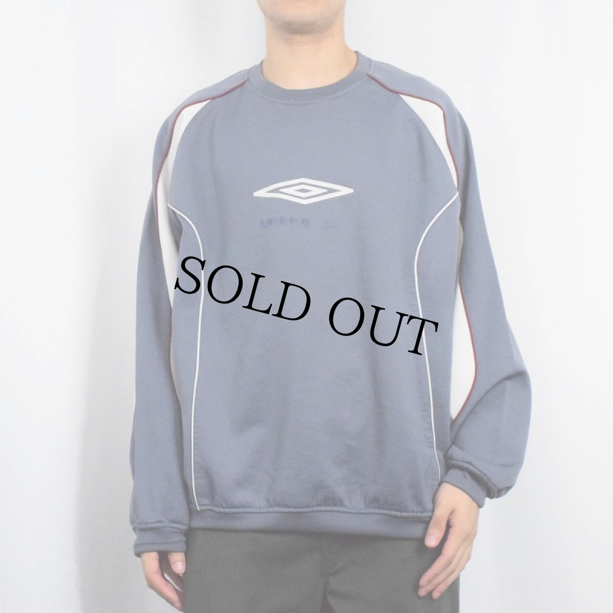 画像2: UMBRO 切り替えデザイン ロゴ刺繍 ラグランスウェット XXL (2)
