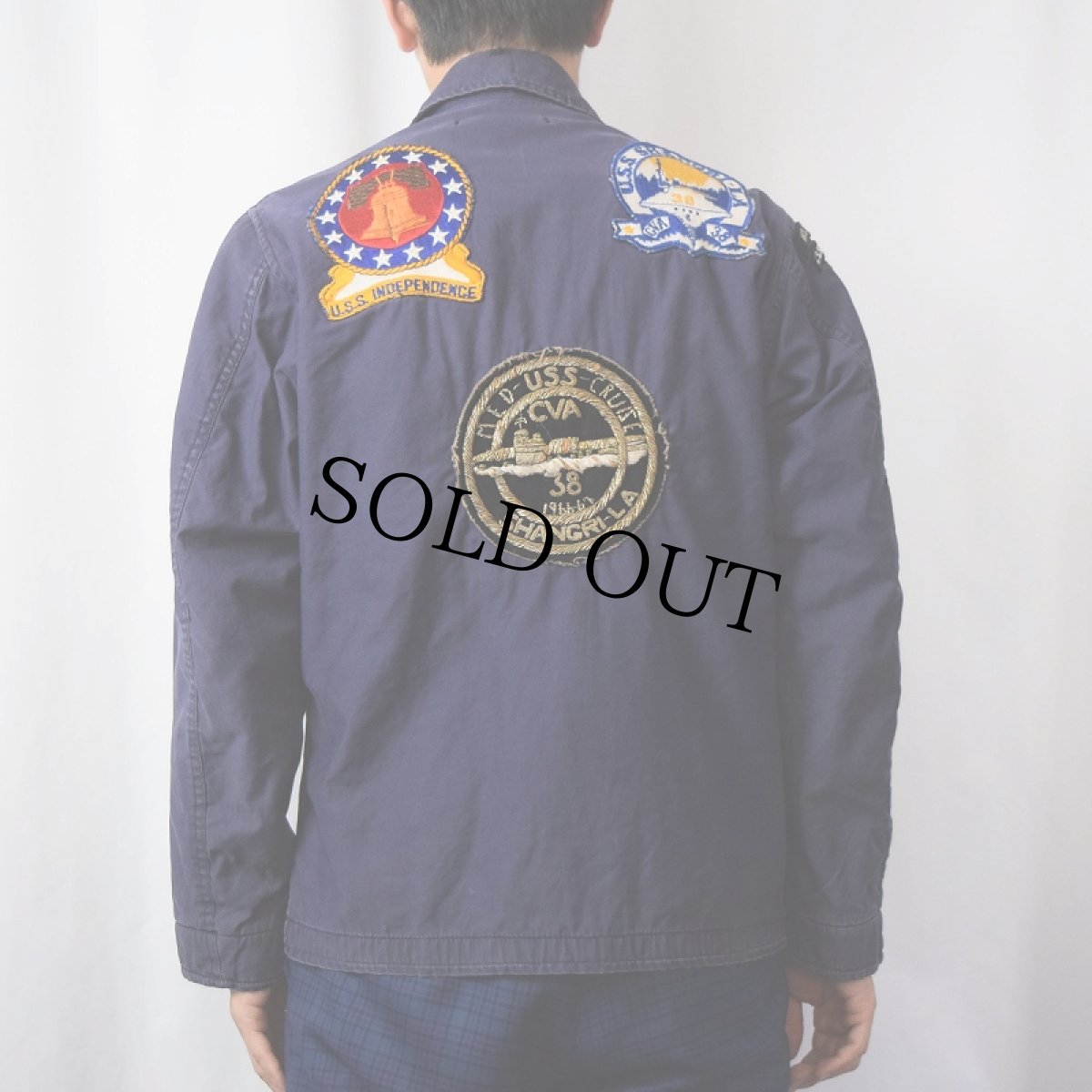 画像4: 60's U.S.NAVY "USS SHANGRI-LA CVA-38"  パッチ付き ユーティリティジャケット SIZE38R (4)