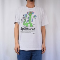 画像2: 90's Saurus GANG USA製 "Optisaurus" 恐竜キャラクタープリントTシャツ L (2)