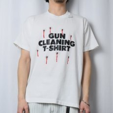 画像2: 90's "GUN CLEANING T-SHIRT" シュールプリントTシャツ  (2)