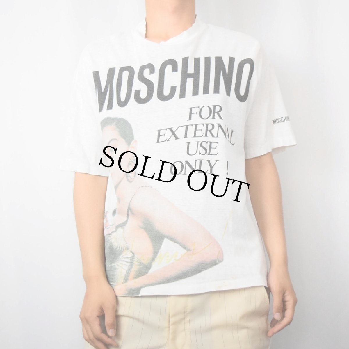 画像2: 90's MOSCHINO PARFUMS "FOR EXTERNAL USE ONLY !" 大判プリントTシャツ (2)