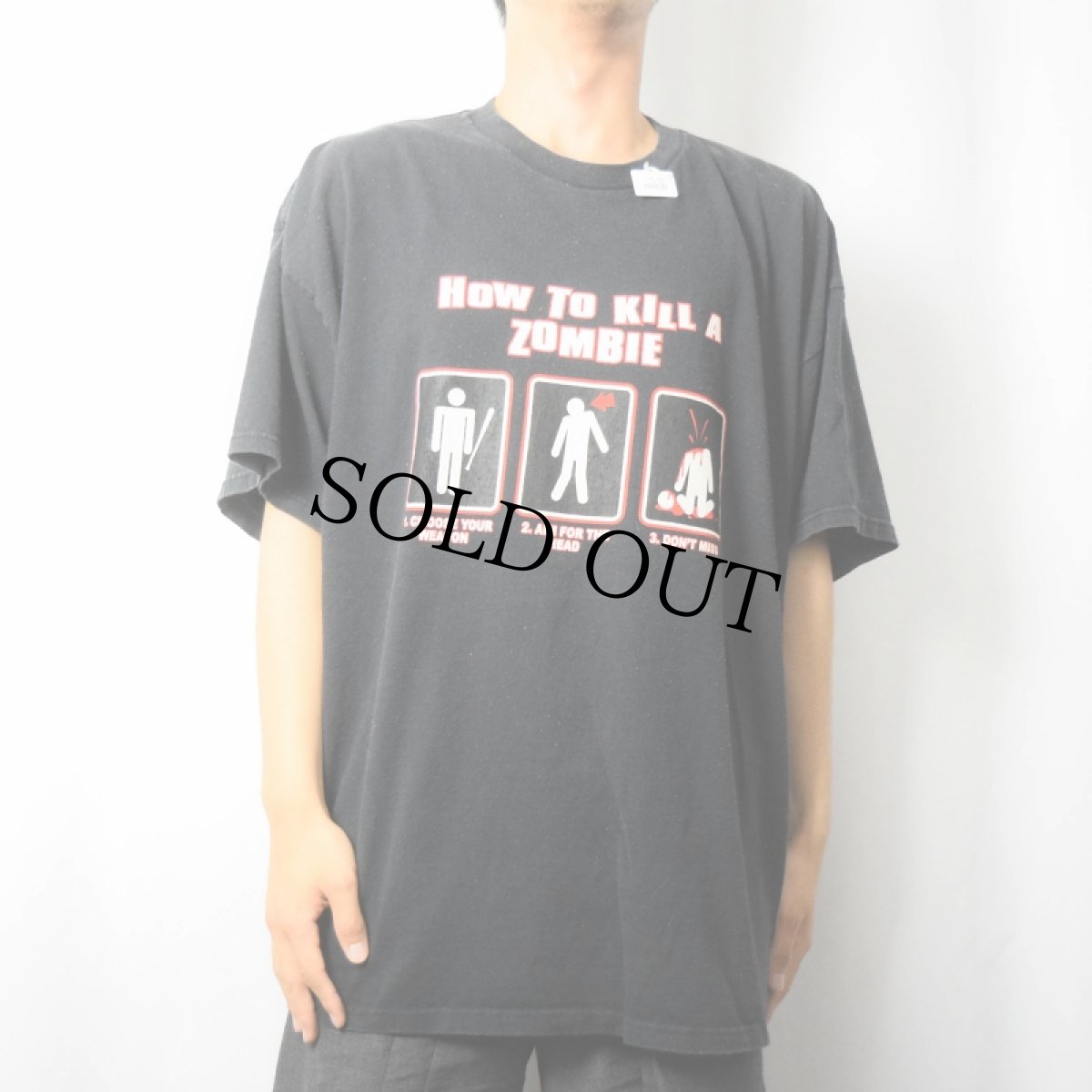 画像2: "HOW TO KILL A ZOMBIE" シュールイラストTシャツ BLACK 3XL (2)