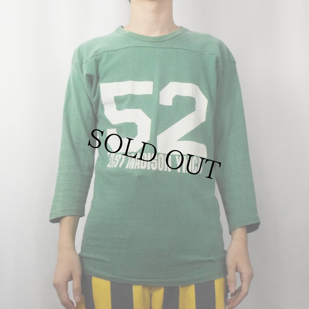 画像3: 70〜80's Champion バータグ USA製 "52 EAST MADISON YMCA" ラバープリント フットボールTシャツ L (3)