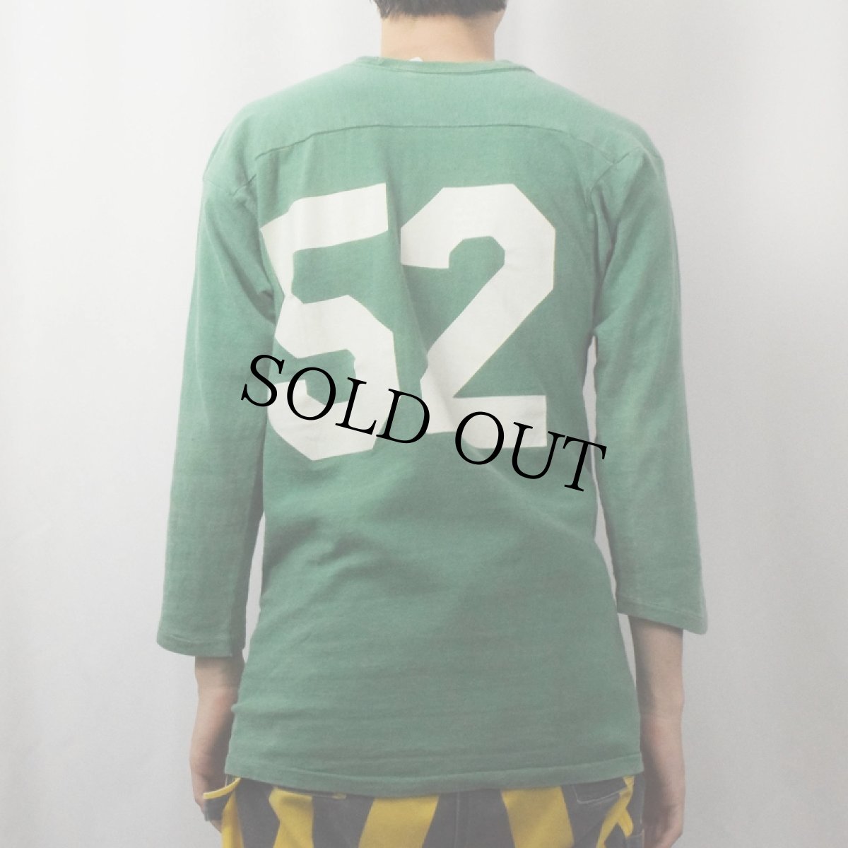 画像4: 70〜80's Champion バータグ USA製 "52 EAST MADISON YMCA" ラバープリント フットボールTシャツ L (4)