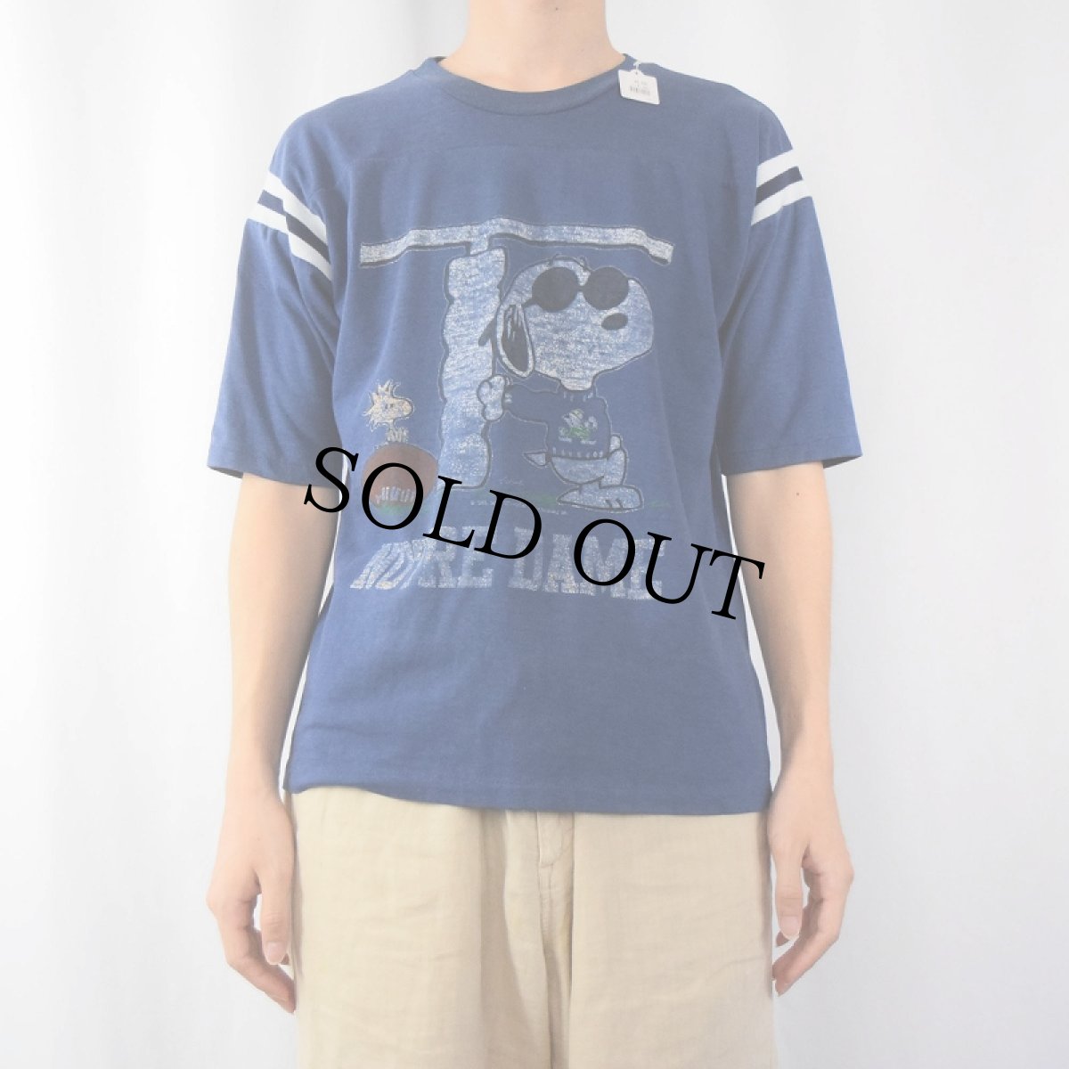 画像2: 70〜80's SNOOPY "NOTRE DAME" キャラクタープリントフットボールTシャツ (2)