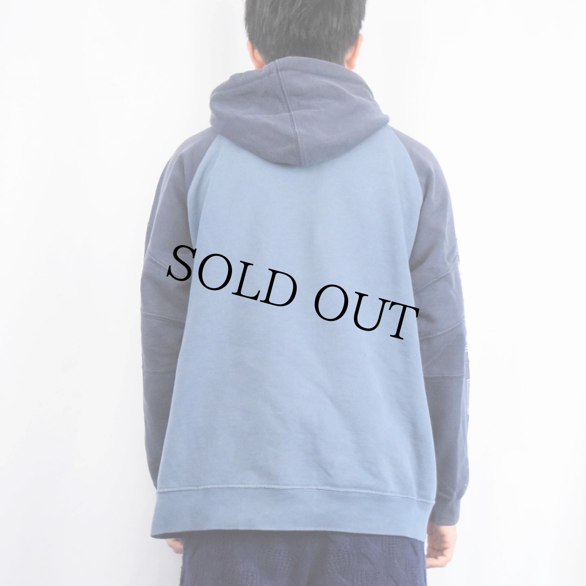 画像3: FOOD ロゴ刺繍 デザイン ラグランスウェットフーディ L (3)