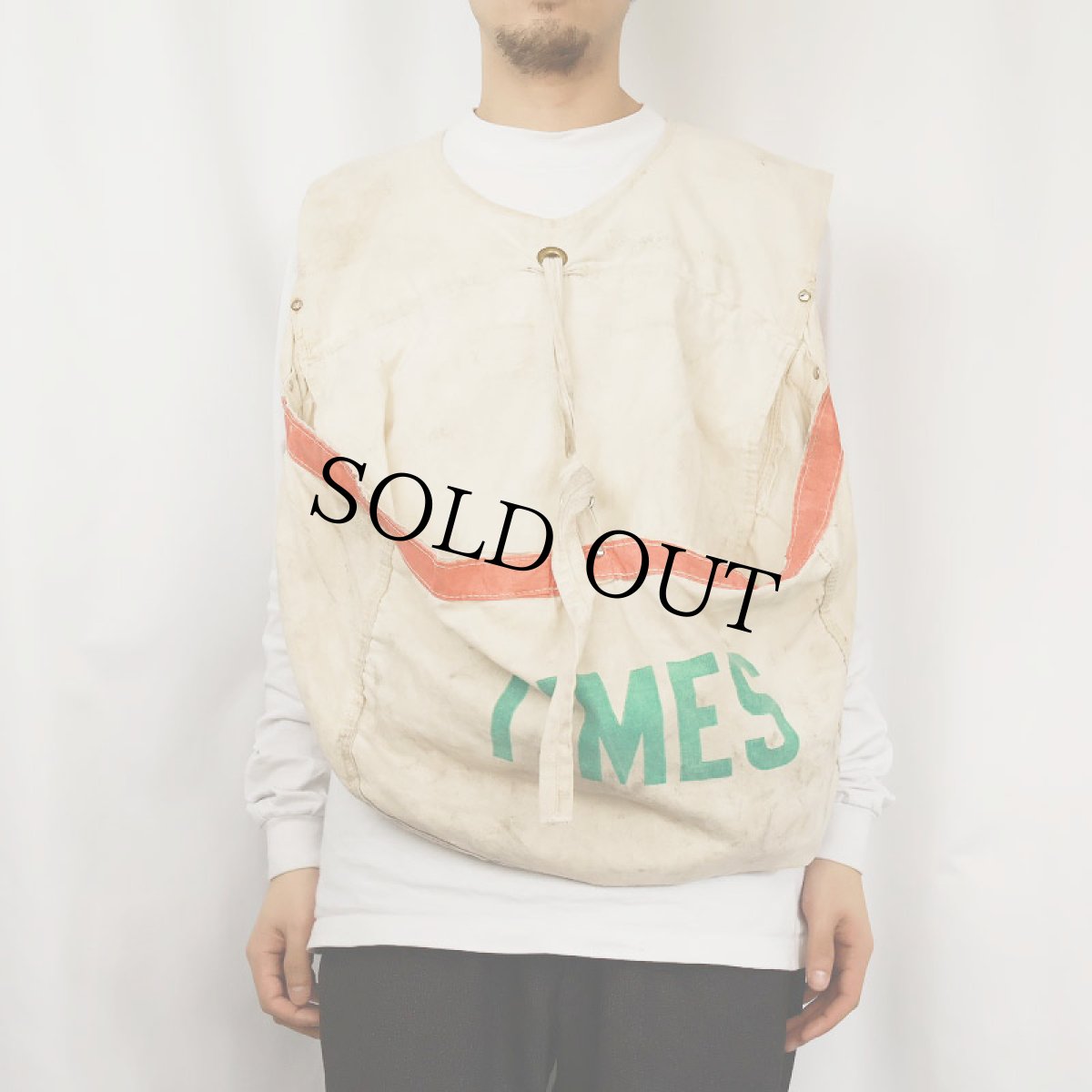 画像2: VINTAGE "TIMES" ニュースペーパーバッグベスト (2)