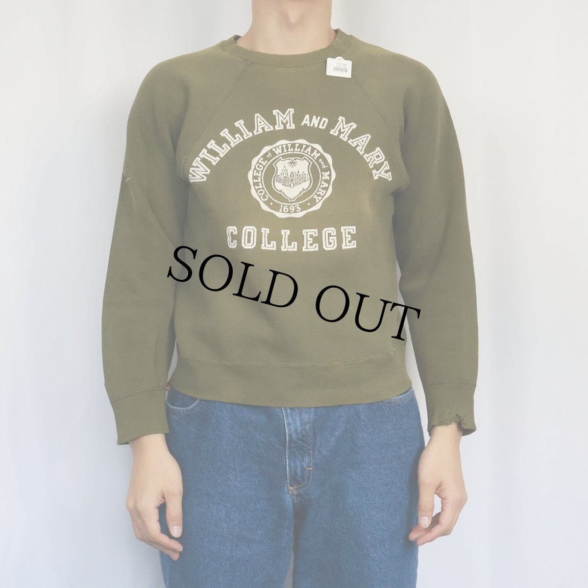 画像2: 60's Champion C中ランタグ USA製 "WILLIAM AND MARY" フロッキープリント ラグランスウェット S (2)