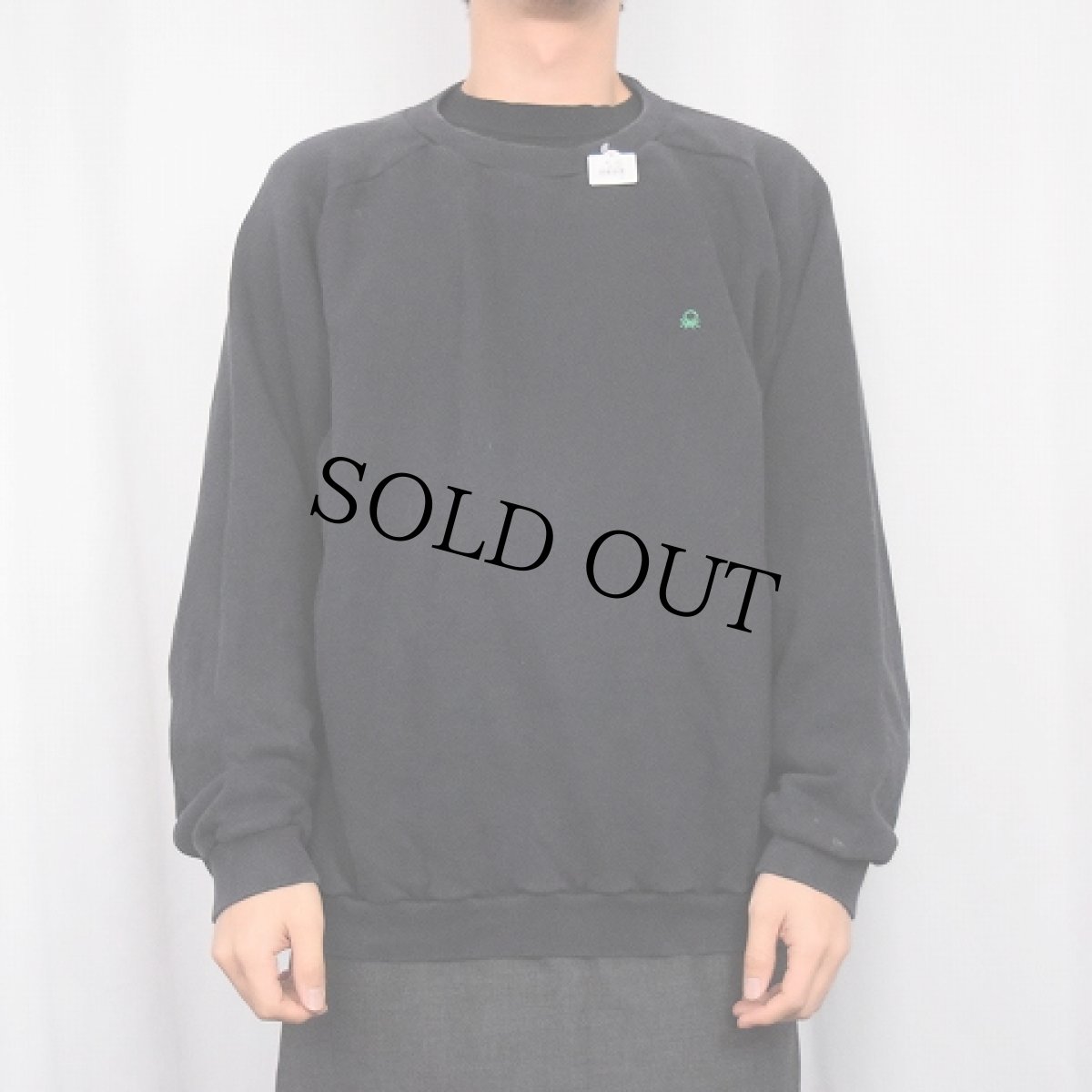 画像2: 90's United Colors of Benetton ITALY製 ロゴ刺繍 ラグランスウェット BLACK XL (2)