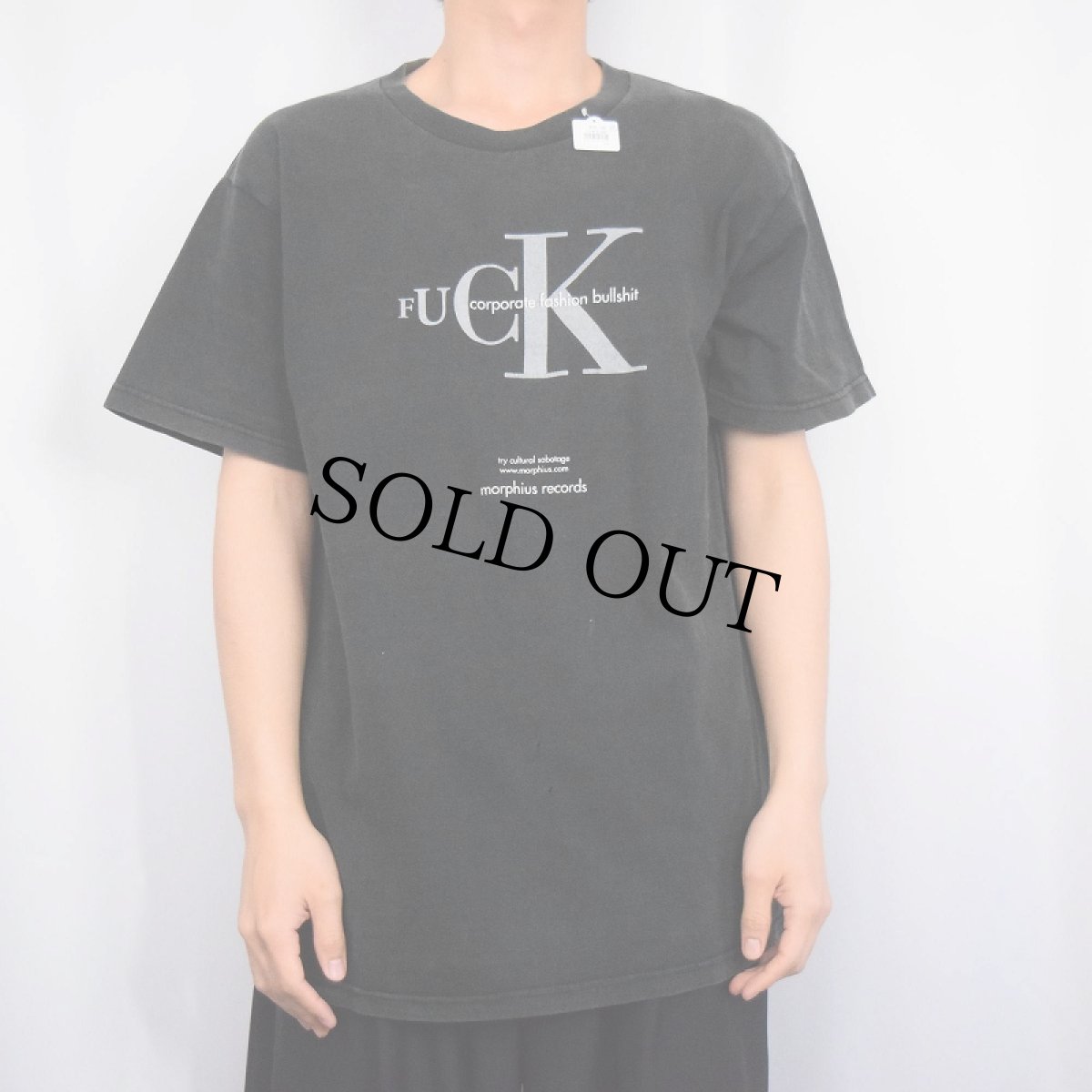 画像2: morphius records "FUCK corporate fashion bullshit" パロディプリント レコードレーベルTシャツ BLACK L (2)