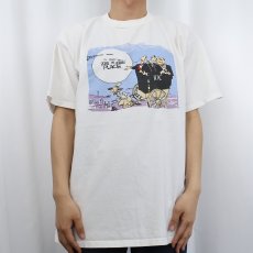 画像2: 90's USA製 "OH, VERY WELL... ZIS IS ZEE PLACE." シュールイラストプリントTシャツ XL (2)