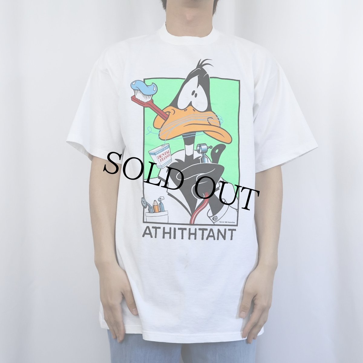 画像2: Daffy Duck "AT HITHHTANT" キャラクタープリントTシャツ L (2)