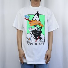 画像2: Daffy Duck "AT HITHHTANT" キャラクタープリントTシャツ L (2)