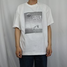 画像2: 90's PERRY ELLIS AMERICA "LOSE YOUR BLUES" アートプリントTシャツ (2)