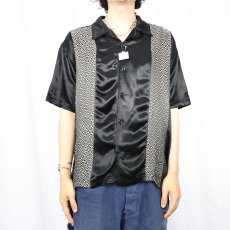 画像2: 90's〜 POP ICON 刺繍切り替え サテンオープンカラーシャツ BLACK  (2)