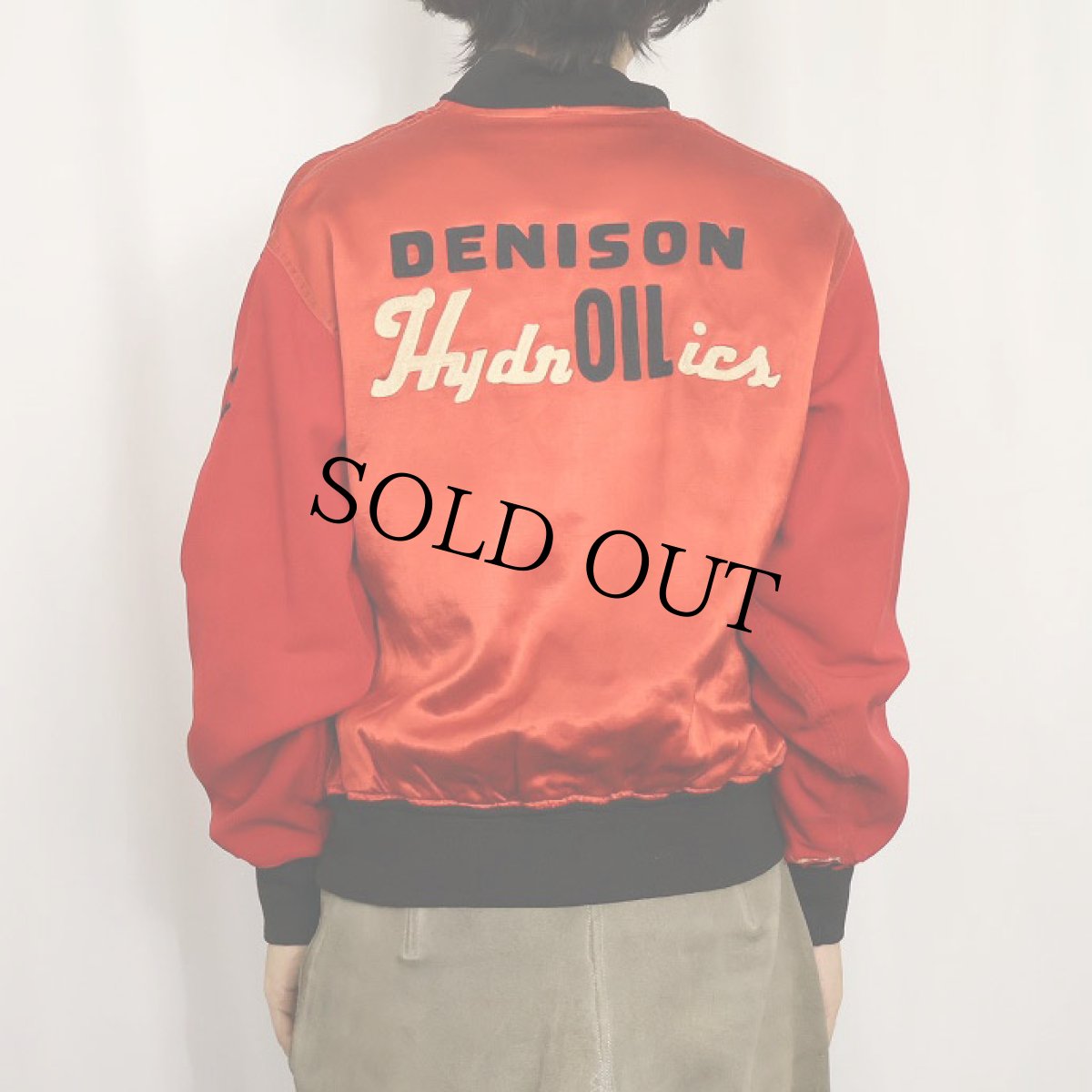 画像4: 40〜50's GENERAL ATHLETIC PRODUCTS CO. "DENISON Hydn oil inc" チェーン刺繍 コットン×サテン ボタンスタジャン SIZE40 (4)