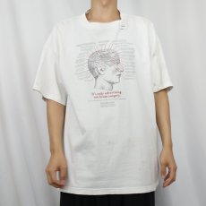 画像2: 2000's  "ODD MAN OUT CREATIVE MERCENARIES" イラストプリントTシャツ (2)