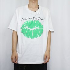 画像2: 90's "Kiss me I'm Irish!" キスマークプリントTシャツ XL (2)