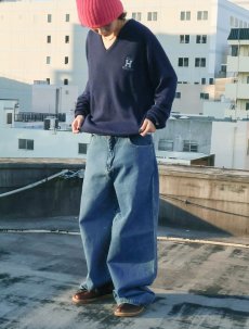 画像1: 90's Champion USA製 "HILL SCHOOL" 刺繍入り Vネック アクリルニットセーター NAVY XL (1)