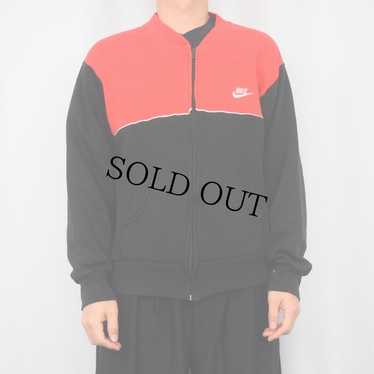 画像2: 90's NIKE 銀タグ USA製 ロゴ刺繍 切り替えデザイン スウェットジップジャケット L (2)