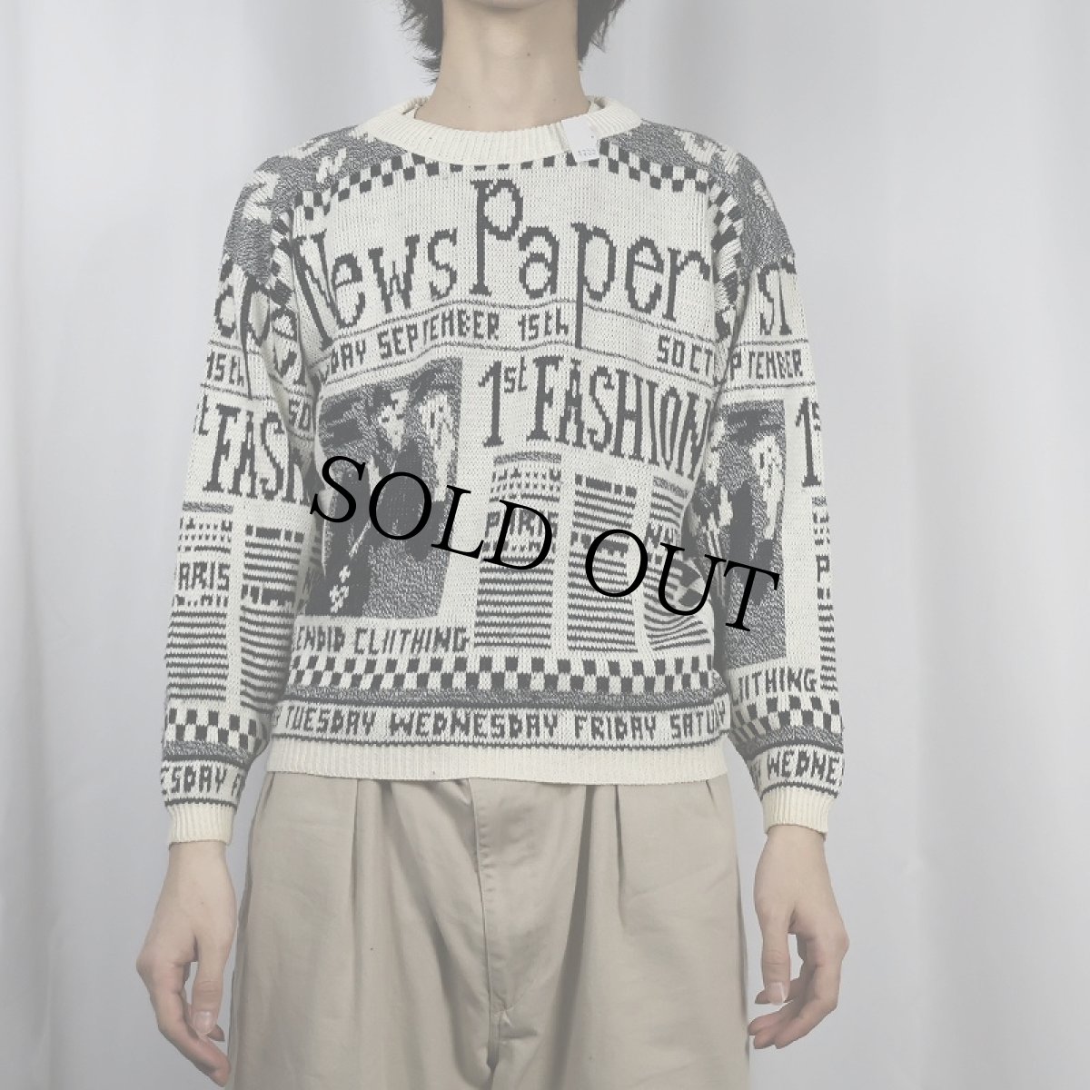 画像2: Variations ニュースペーパー柄 ジャガードニットセーター (2)