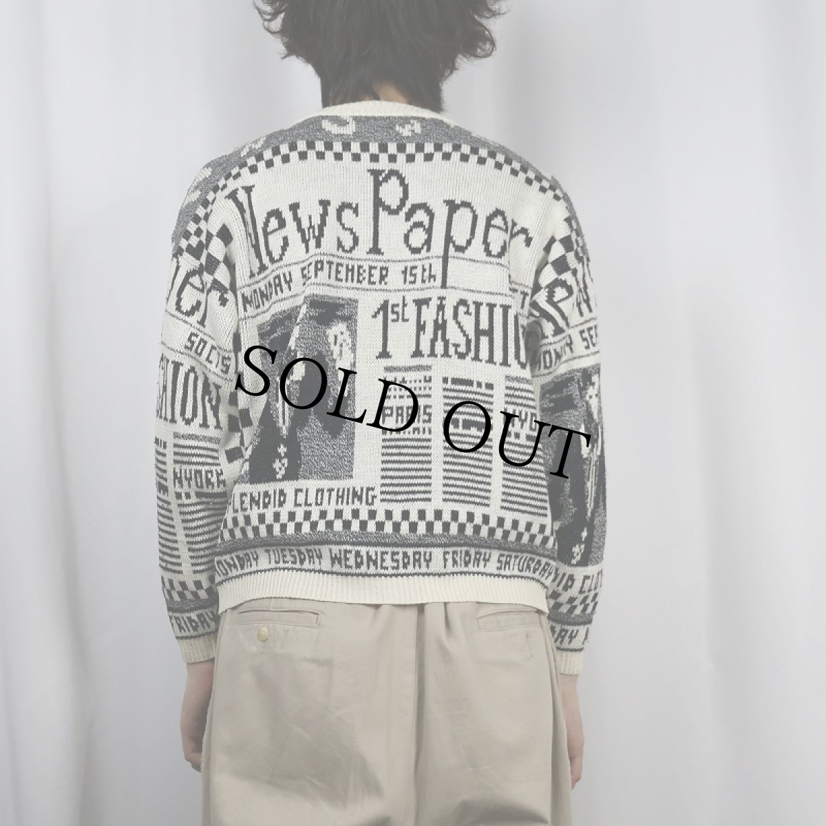 画像3: Variations ニュースペーパー柄 ジャガードニットセーター (3)