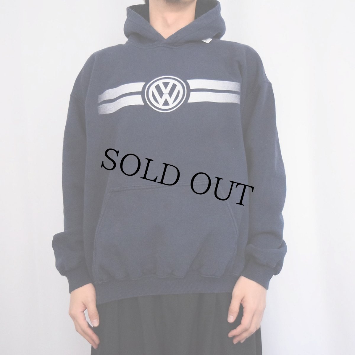 画像2: Volkswagen ロゴプリント スウェットフーディー NAVY L (2)