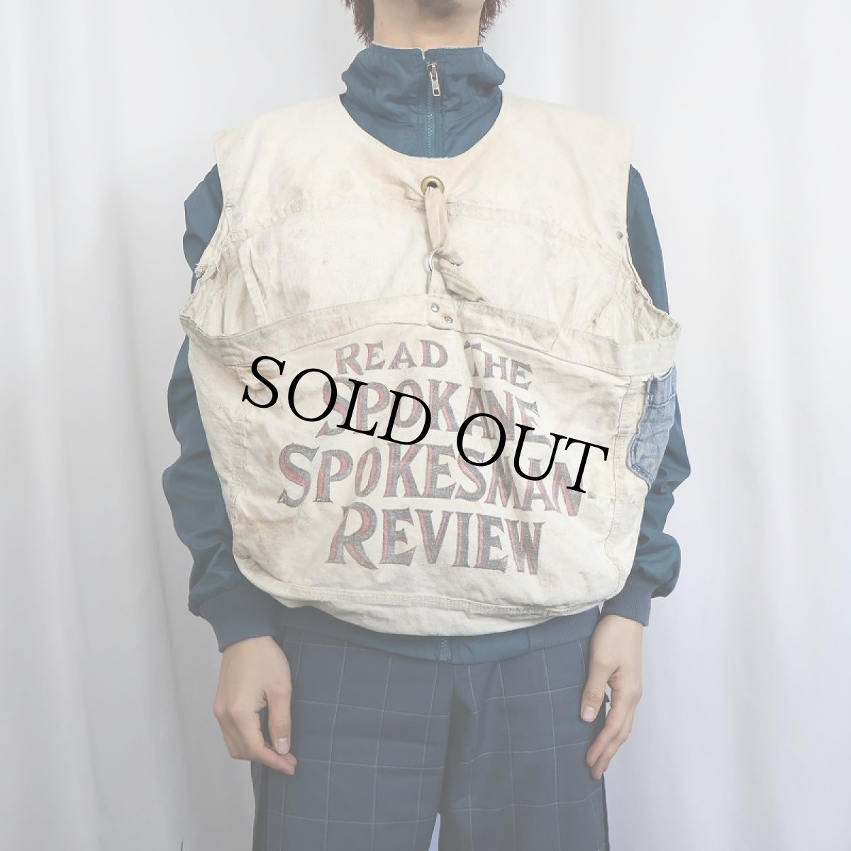 画像2: VINTAGE "READ THE SPOKANE SPOKESMAN REVIEW " ニュースペーパーバッグベスト (2)