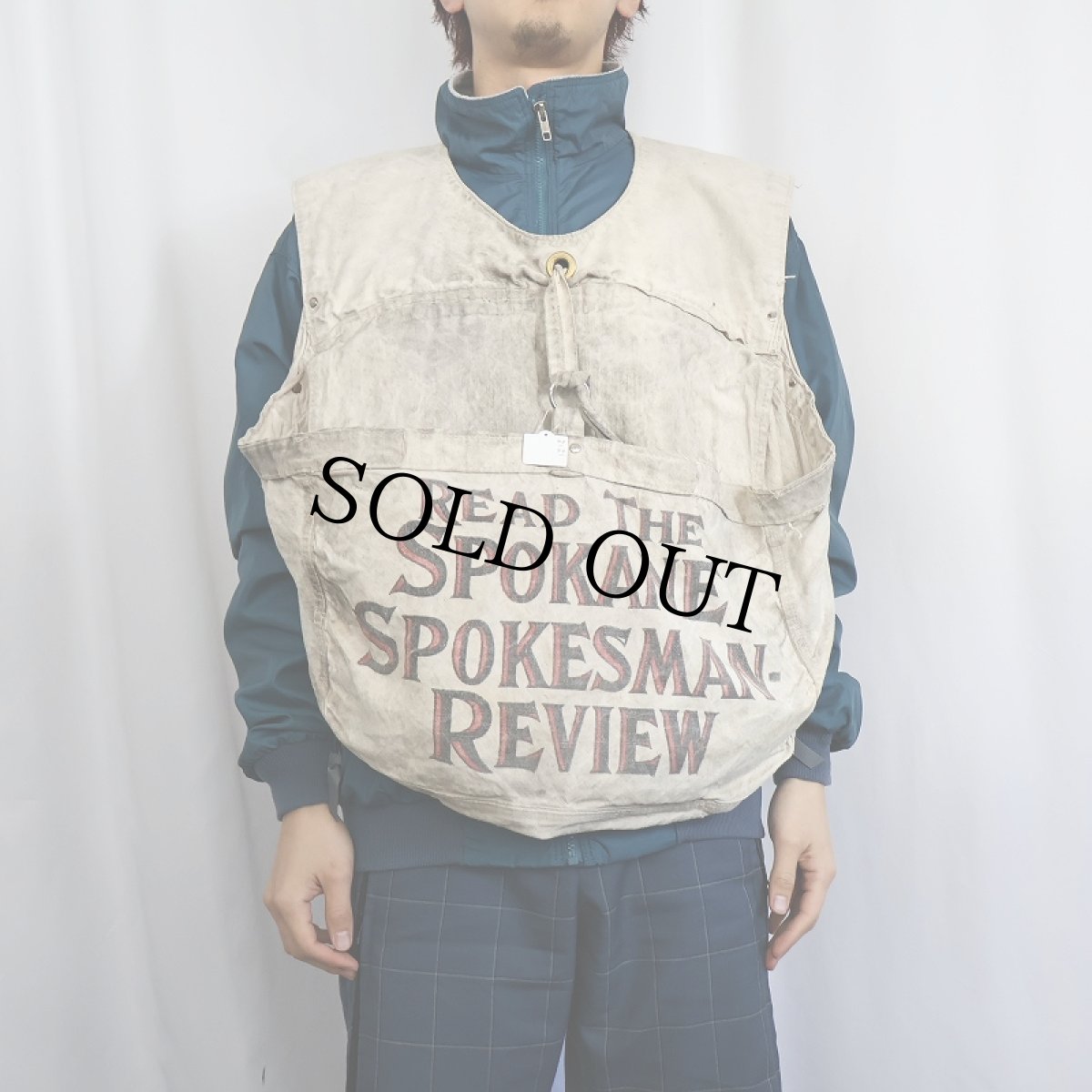 画像2: VINTAGE "READ THE SPOKANE SPOKESMAN REVIEW " ニュースペーパーバッグベスト (2)