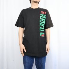 画像2: 90's MOUNTAIN DEW USA製 "GET VERTICAL" 飲料メーカープリントTシャツ BLACK L (2)