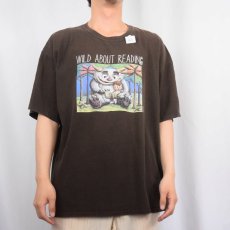 画像3: "WILD ABOUT READING" 絵本パロディプリントTシャツ BROWN XL (3)