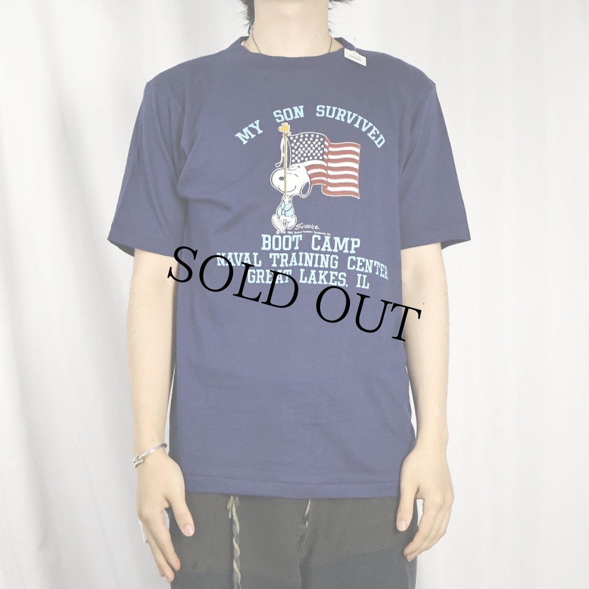 画像2: 80's SNOOPY USA製 "MY SON SURVIVED" キャラクタープリントTシャツ NAVY M (2)