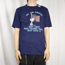 画像2: 80's SNOOPY USA製 "MY SON SURVIVED" キャラクタープリントTシャツ NAVY M (2)