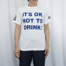 画像2: 90's POSITIVE PEER PRESSURE "IT'S OK NOT TO DRINK" ストレートエッジプリントTシャツ  (2)