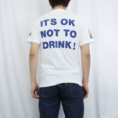 画像3: 90's POSITIVE PEER PRESSURE "IT'S OK NOT TO DRINK" ストレートエッジプリントTシャツ  (3)