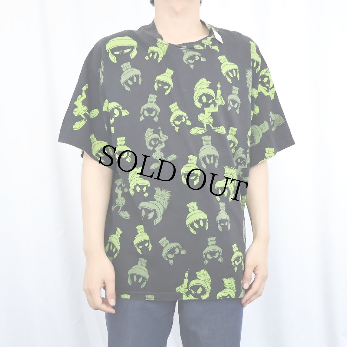 画像2: 【SALE】 Marvin the Martian キャラクター総柄プリントTシャツ BLACK XL (2)