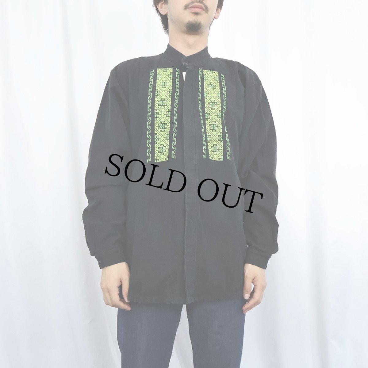 画像2: 刺繍デザイン バンドカラーコットンシャツ BLACK (2)