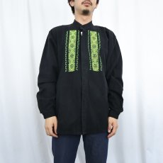 画像2: 刺繍デザイン バンドカラーコットンシャツ BLACK (2)