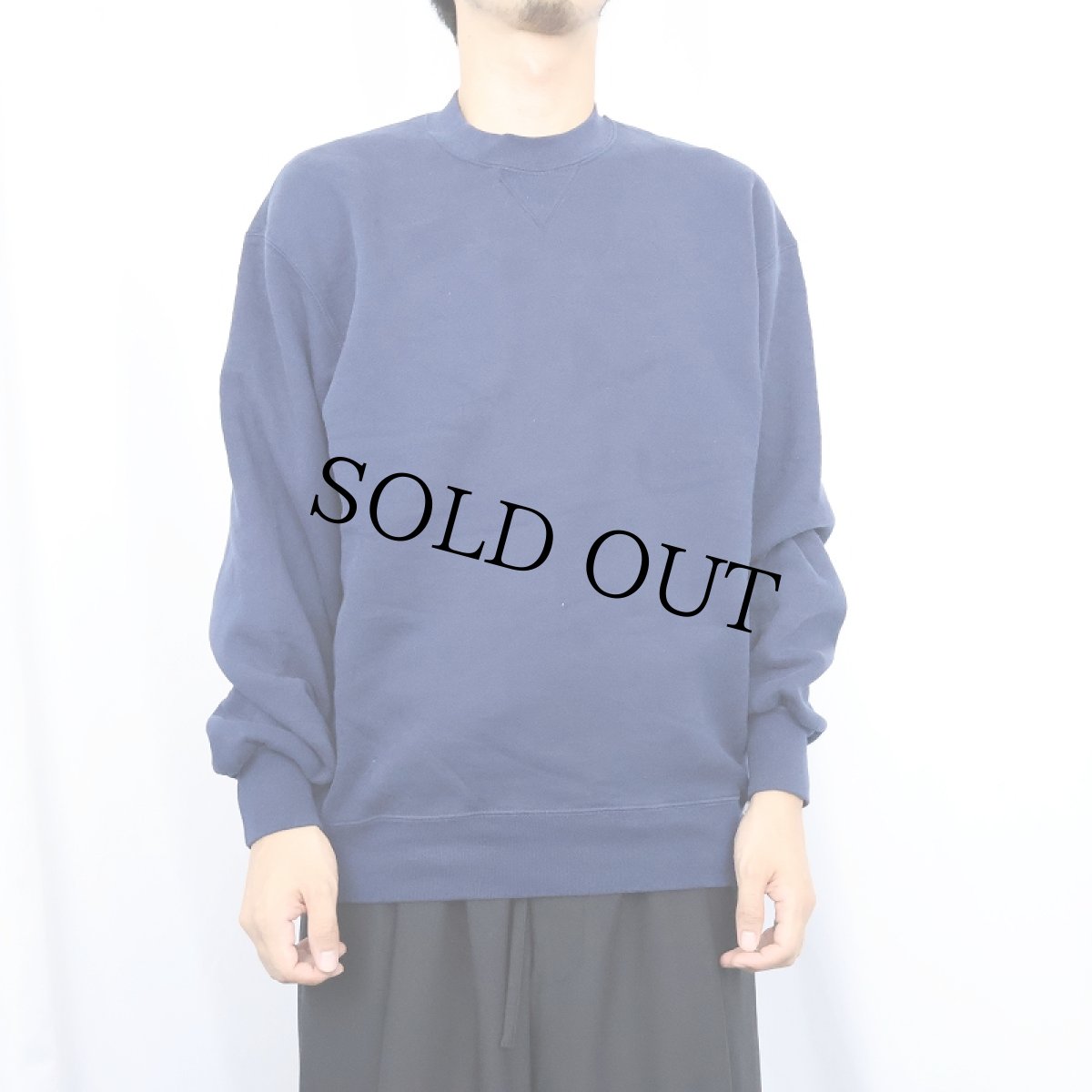 画像2: 90's RUSSELL ATHLETIC USA製 前V 無地スウェット NAVY L (2)